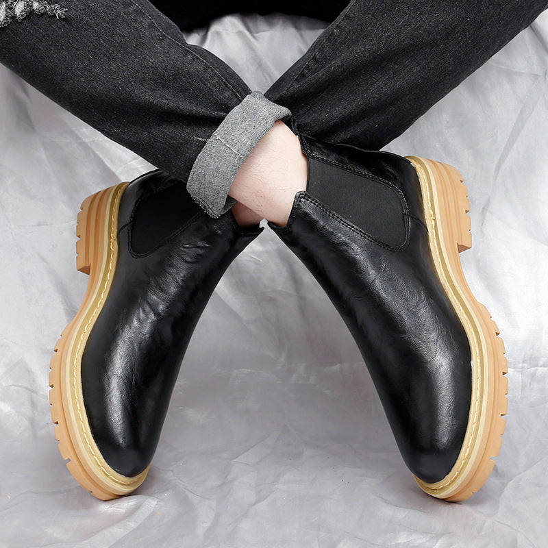 Robuste Worker Boots mit dicker Sohle