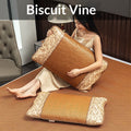Rattanmatte und Eisseiden-Kissenbezug | LuxeStyle