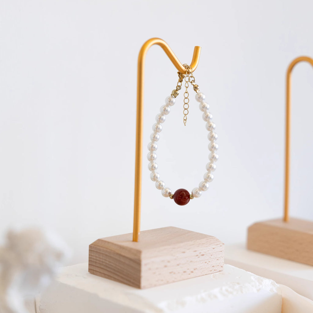 Holzarmband-Display aus Walnuss – Bild 5 | LuxeStyle