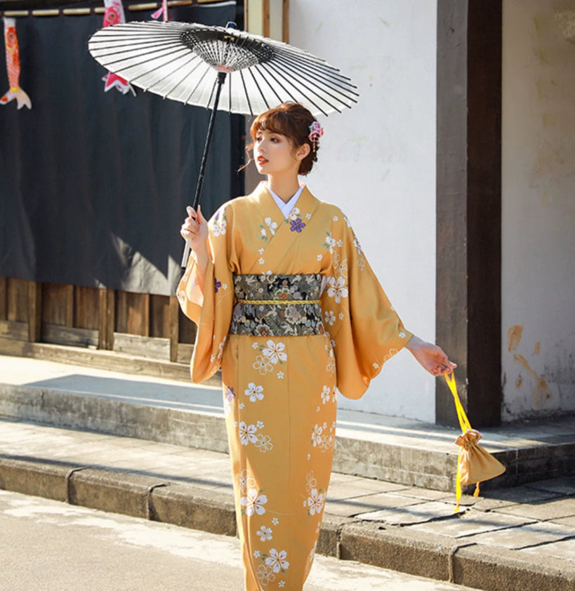 Modernisierter Kimono für junge Damen – Bild 7 | LuxeStyle