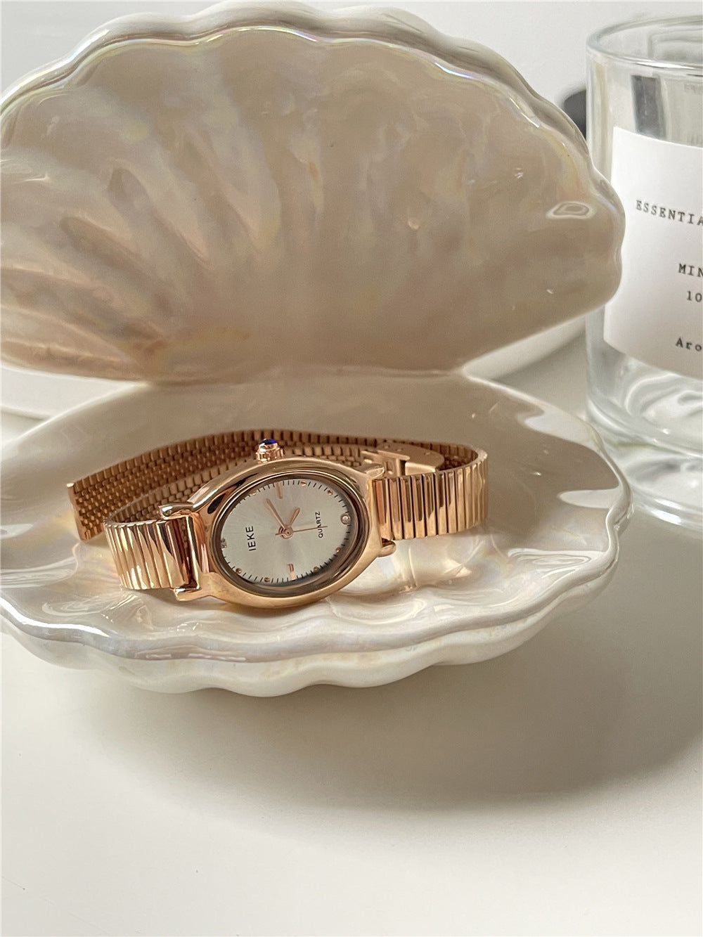 Ovale Quarz-Damenuhr mit Edelstahlarmband – Bild 2 | LuxeStyle
