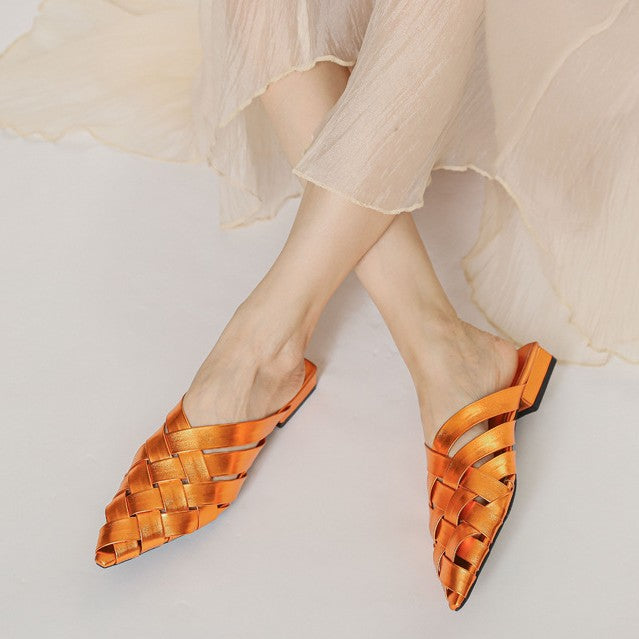Spitzschuhe mit gewebtem Design in mehreren Farben