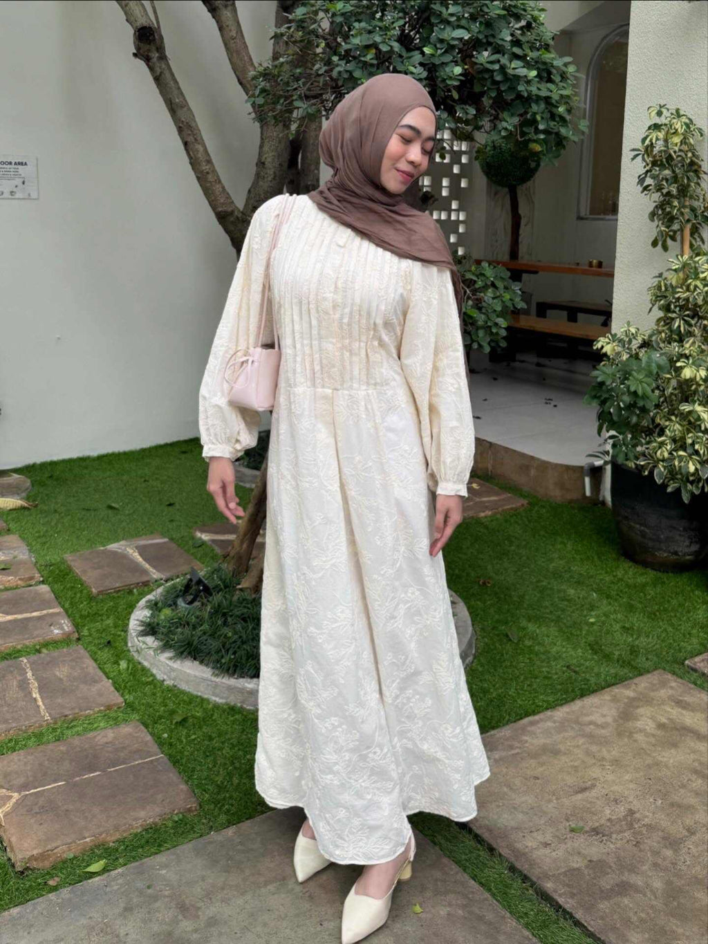 Elegantes Polyester-Robe-Kleid – Bild 2 | LuxeStyle
