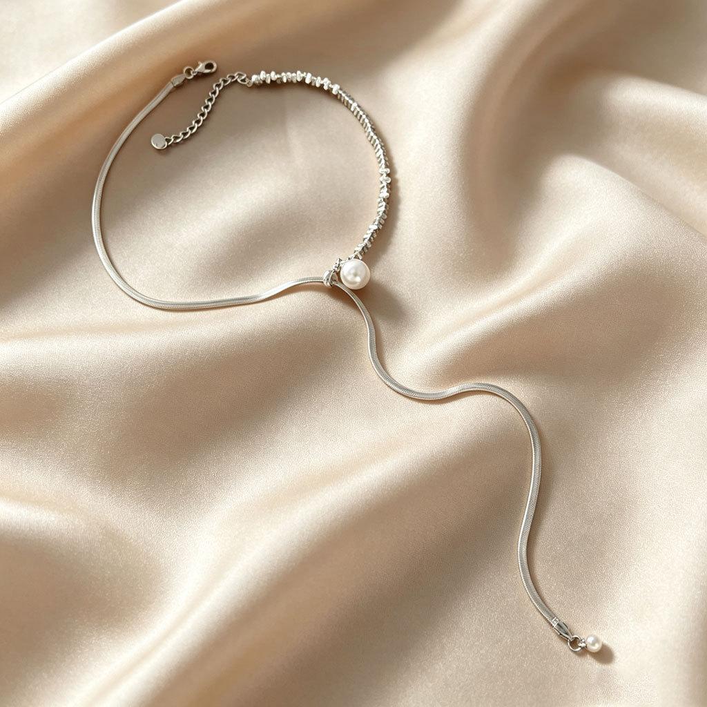 Elegante Quasten-Halskette aus mattem Silber