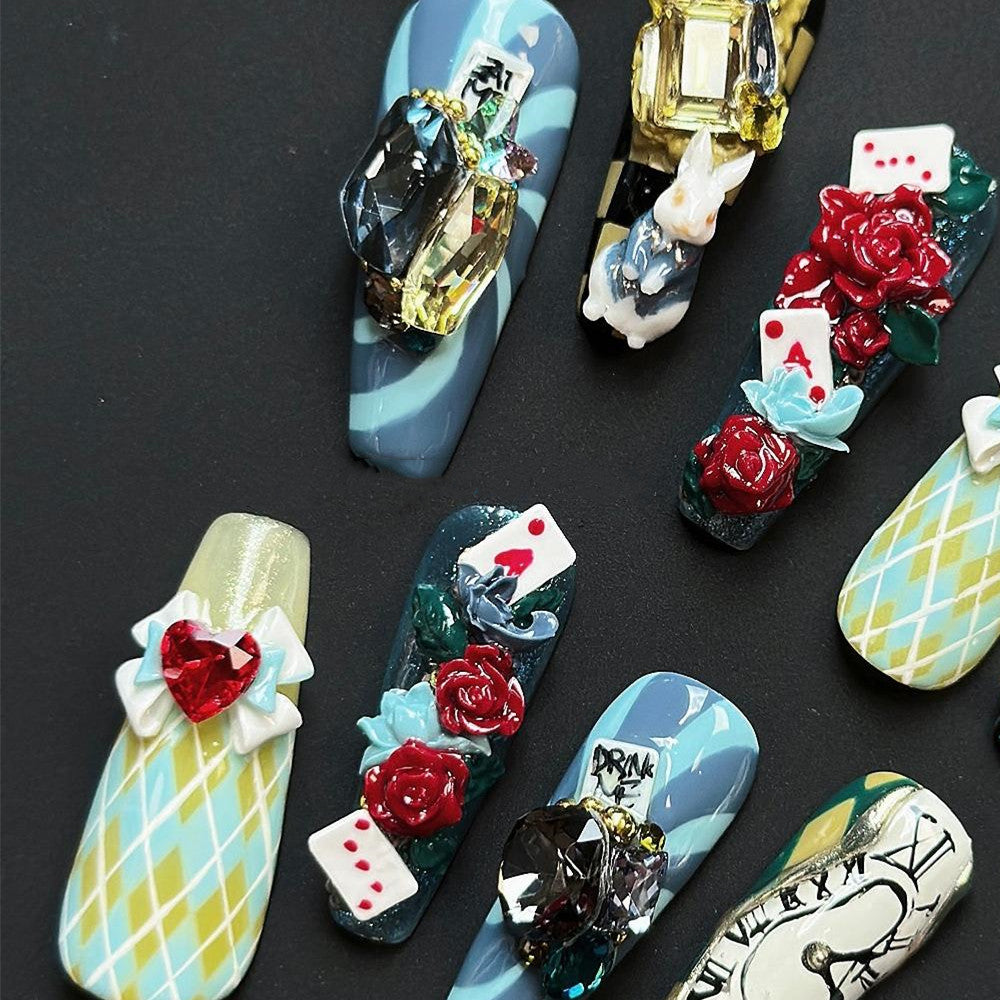 Märchenhafte, handbemalte Fake Nails – Bild 3 | LuxeStyle