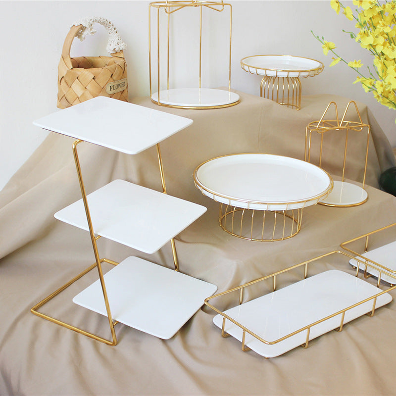 Dreiteilige Kuchenpräsentation – Bild 7 | LuxeStyle