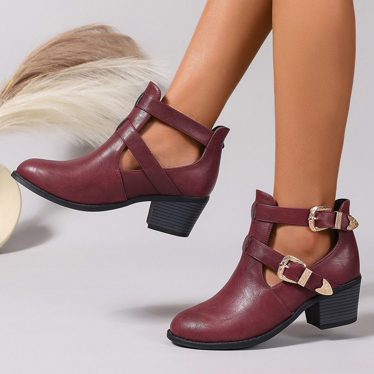 Punk-Style Boots mit Kreppabsätzen und Lederriemen