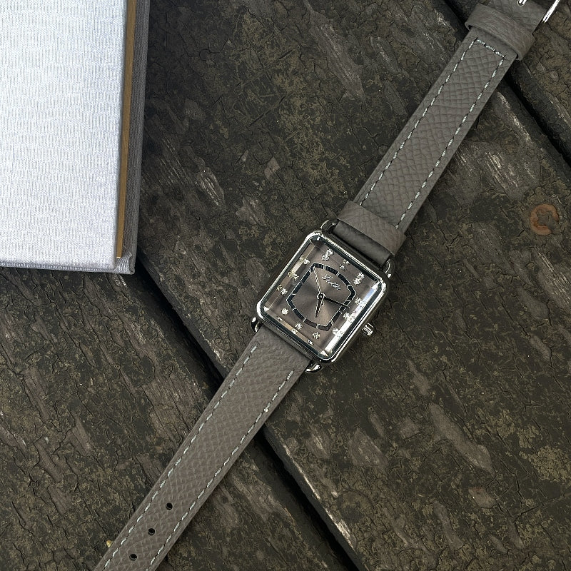 Retro-Armbanduhr aus feinem Stahl und Leder