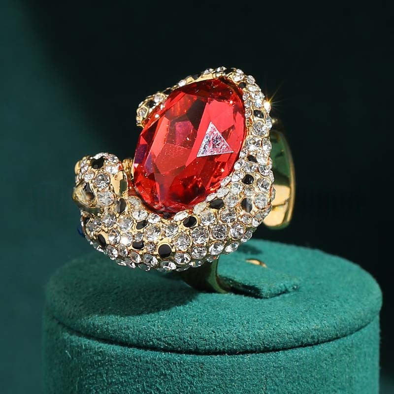 Vintage-Ring mit rotem Kristall und Achat