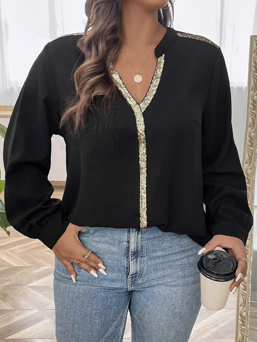Pailletten-Shirt mit V-Ausschnitt – Bild 5 | LuxeStyle