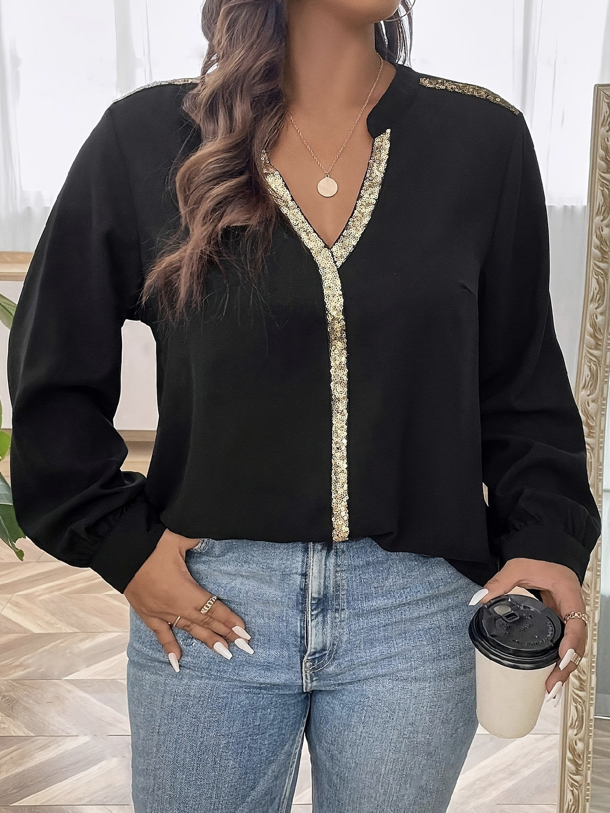 Pailletten-Shirt mit V-Ausschnitt – Bild 5 | LuxeStyle