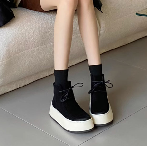 Herren-Stiefeletten mit Schnürung und dicker Sohle – Bild 3 | LuxeStyle