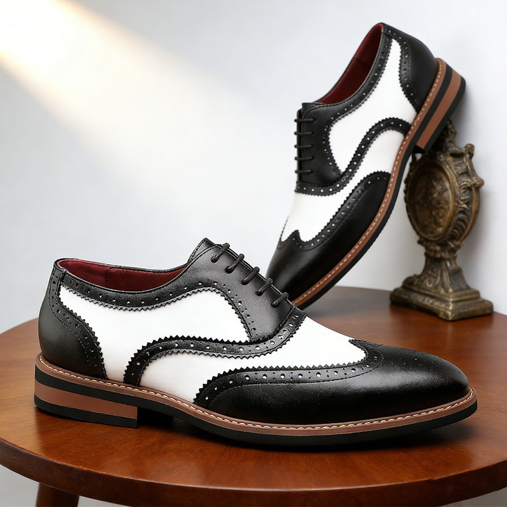 Freizeitschuhe mit Schnürung und spitzer Zehenpartie