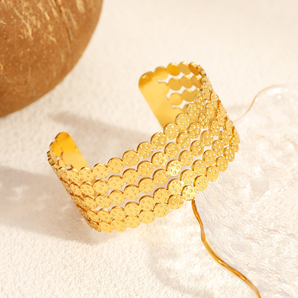 Retro-Armband mit Tupfen und breitem Band