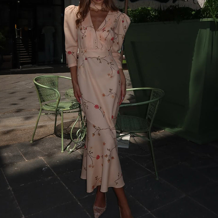 Bedrucktes Plisseekleid mit V-Ausschnitt – Bild 3 | LuxeStyle