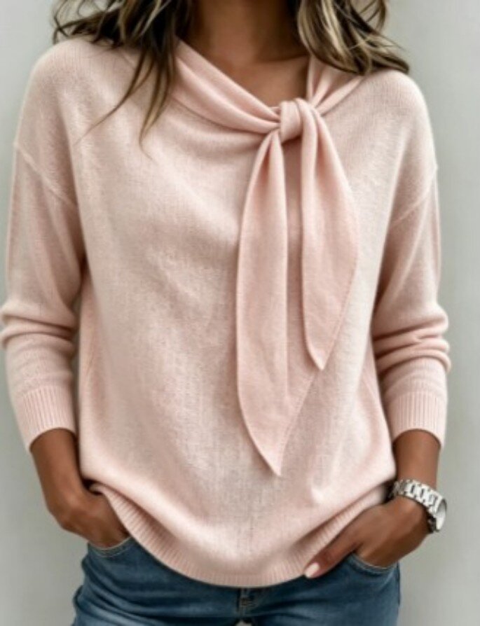 Gestrickter Pullover mit Schleifenknoten