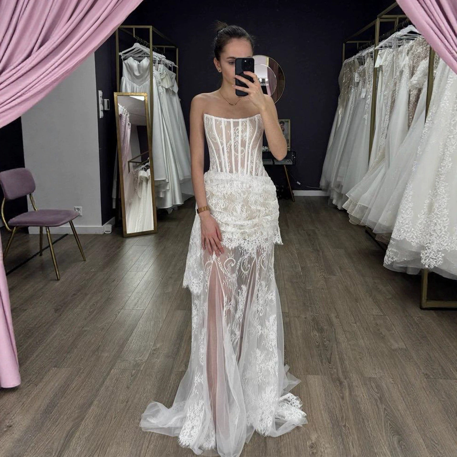 Trägerloses Spitzen-Maxikleid