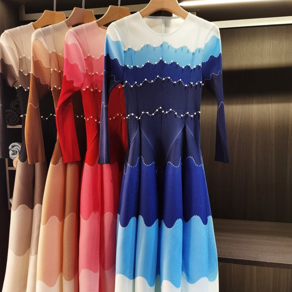 Elegant bedrucktes Color-Block Kleid – Bild 2 | LuxeStyle