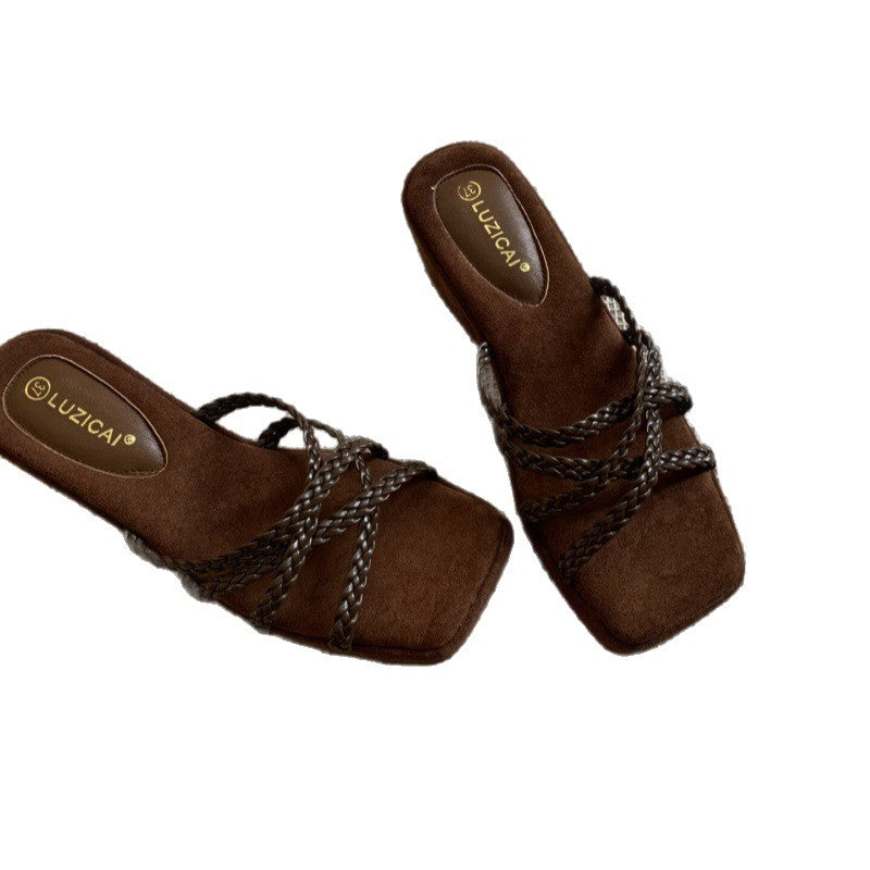 Keilsandalen mit Plateau und offener Spitze