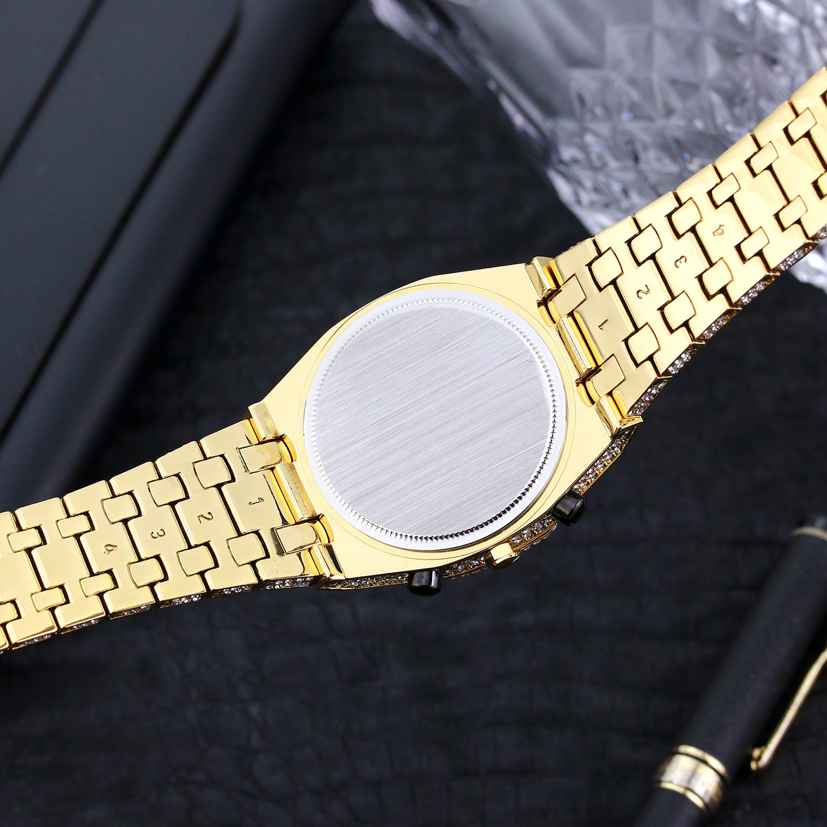 Sportliche Herrenuhr mit Chronograph – Bild 10 | LuxeStyle