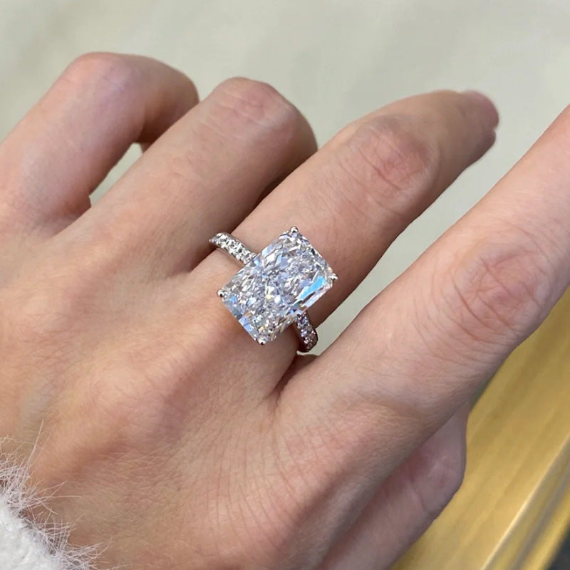 Minimalistischer Ring mit weissem Strasssteinen – Bild 5 | LuxeStyle