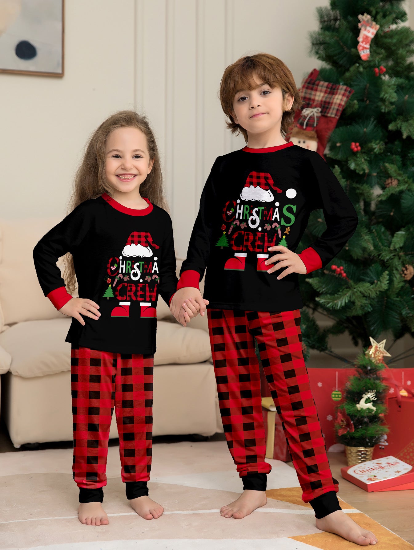 Weihnachts Pyjama-Set im rot-schwarzen Karomuster