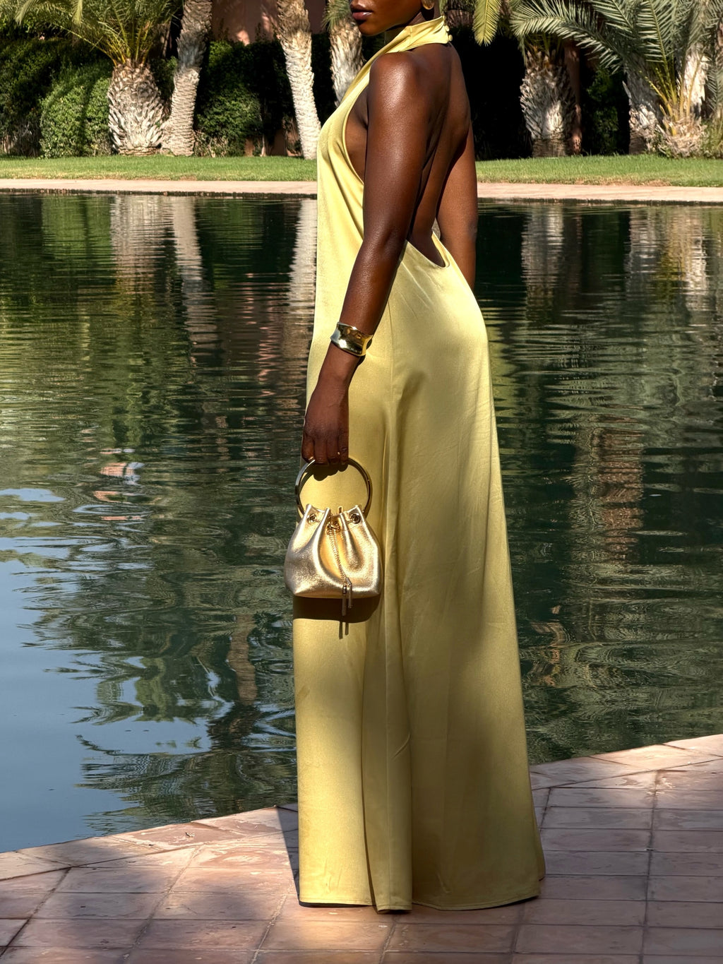 Satin-Maxi-Kleid mit offenem Rücken