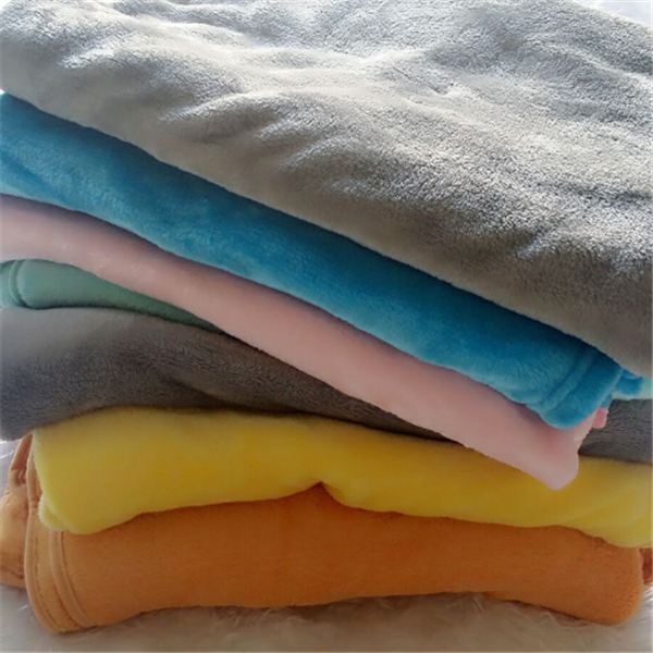 Elefanten-Kuschelkissen mit Decke