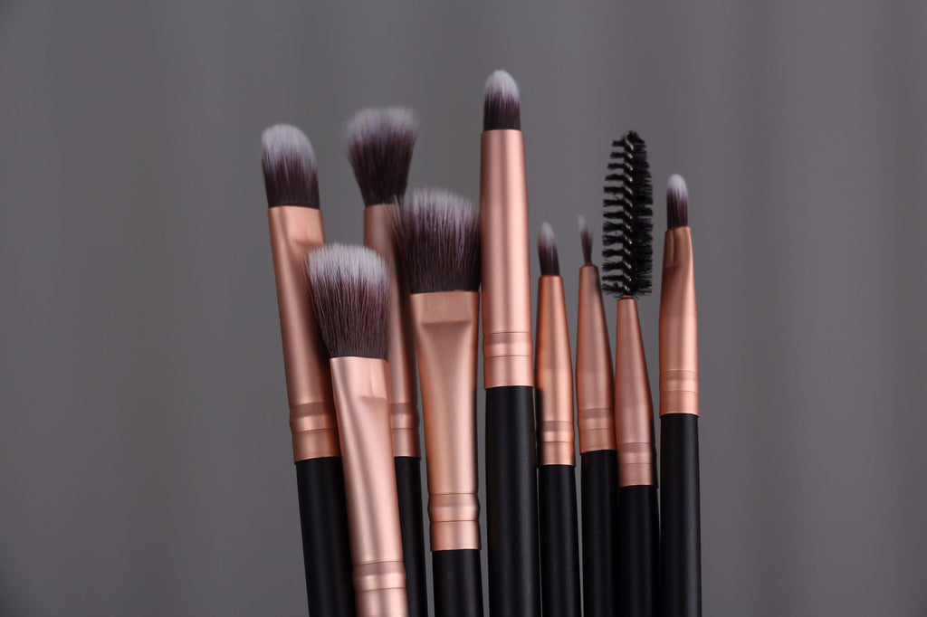 14-teiliges Make-up Pinselset mit Holzgriff