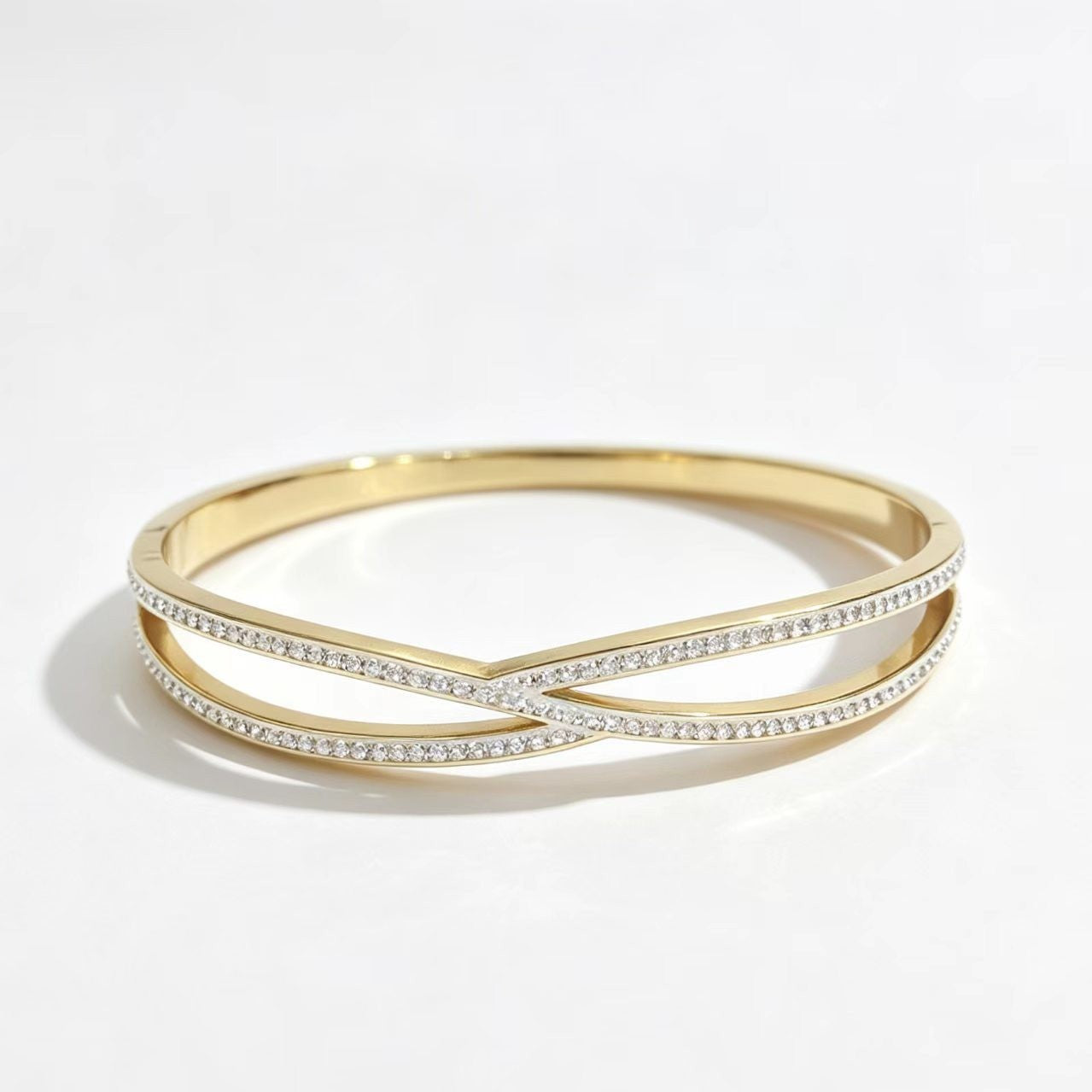 Doppellagiges Kreuzstich-Armband mit Diamanten