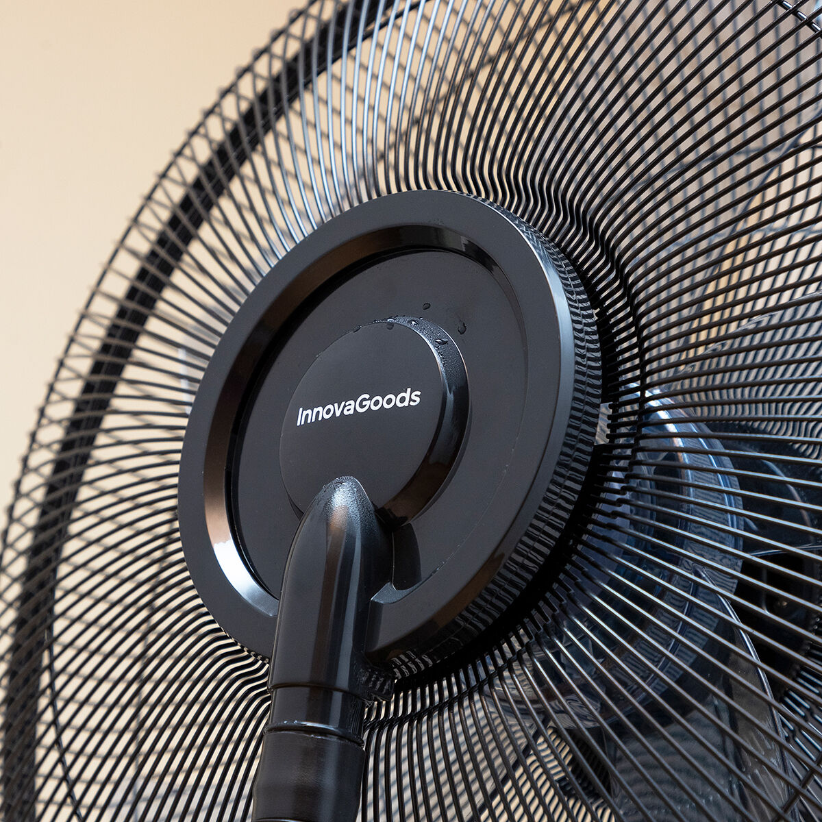 Standventilator mit Vernebler – Kühle & Feuchtigkeit
