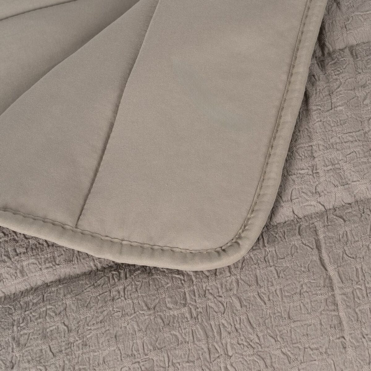 Tagesdecke Taupe (180×260 cm)