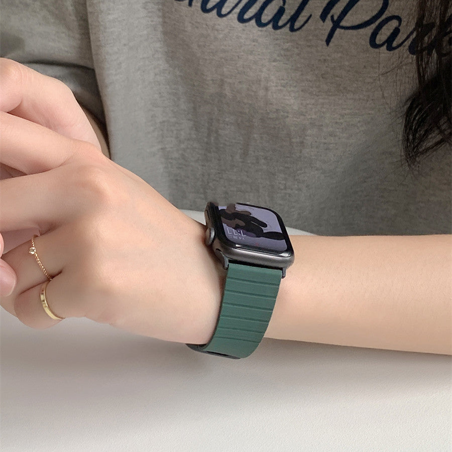 Smartwatch-Armband aus Silikon mit Magnetverschluss – Bild 2 | LuxeStyle