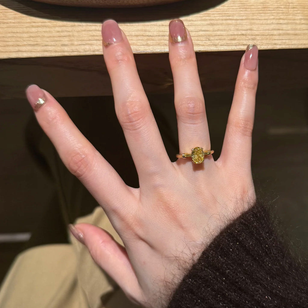 Damenring mit gelbem Diamant