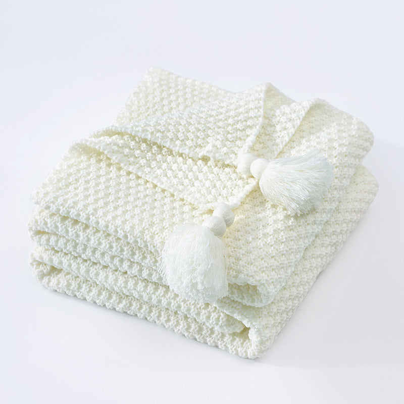 Nordische Strickdecke mit Pompons