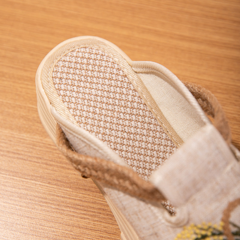 Leichte Leinen-Slipper mit Stickerei