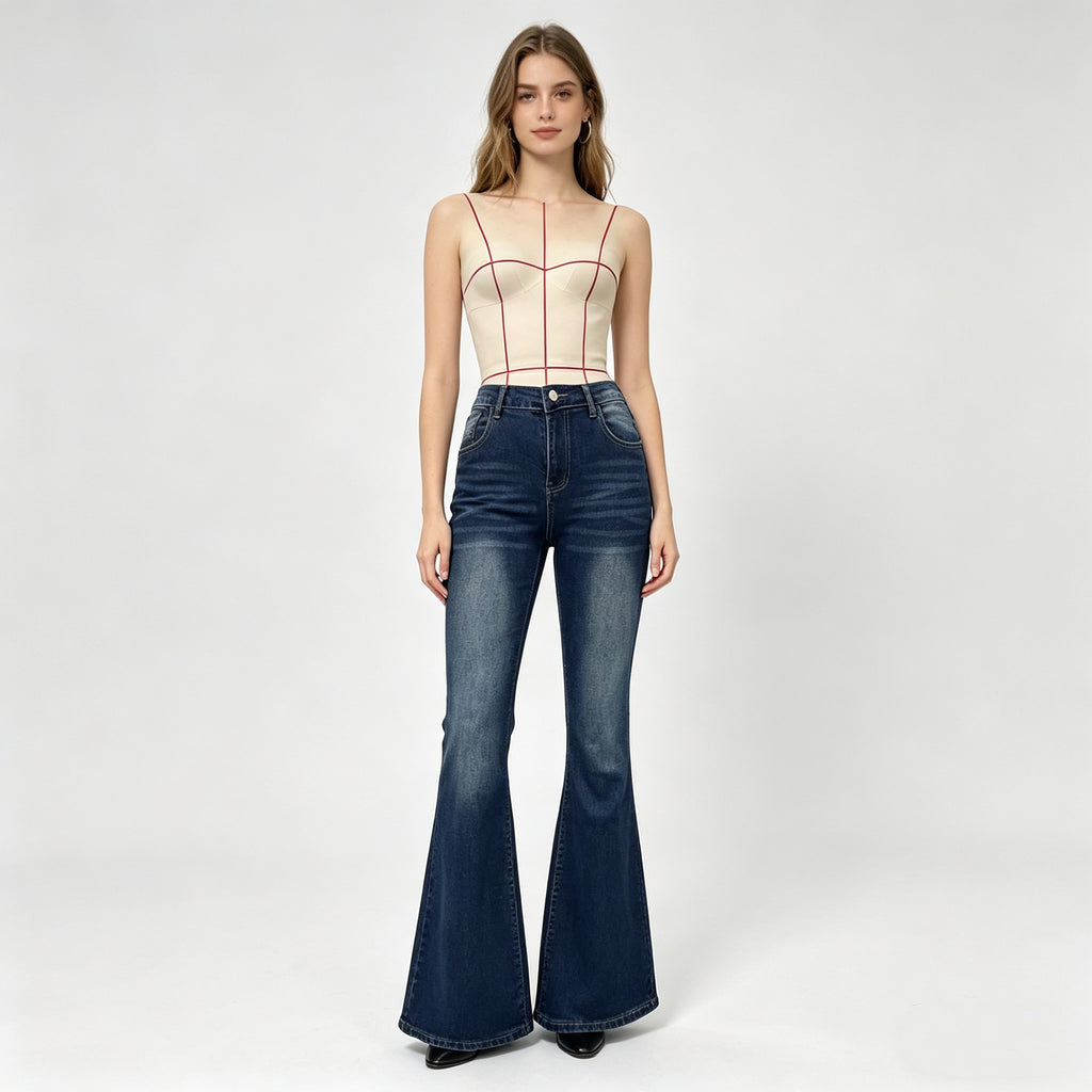 Damenjeans mit weitem Schnitt und Steinchen-Verzierung