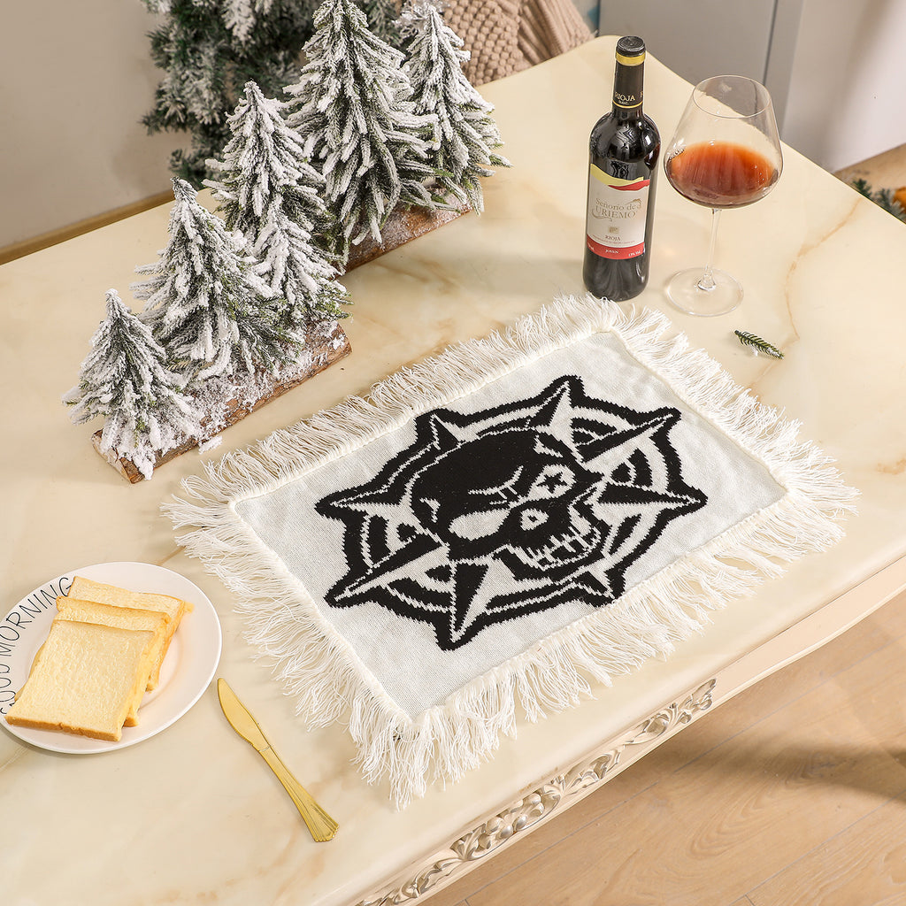 Schwarze Totenkopf‑Placemat für Halloween – Bild 5 | LuxeStyle