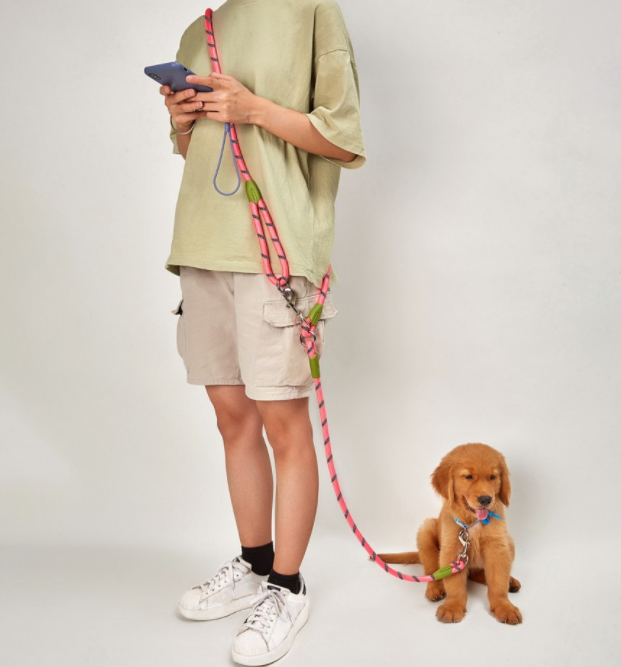 Multifunktionale Umhänge-Leine für Hunde – Bild 5 | LuxeStyle