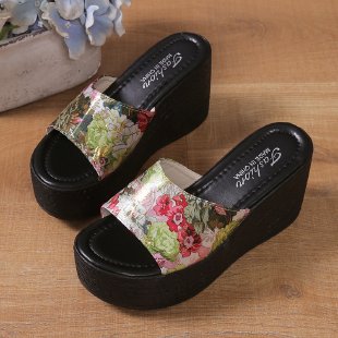 Keilabsatz-Sandalen mit Plateau