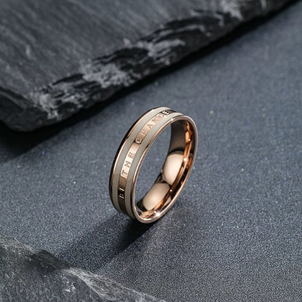 Oversized Herzring aus Keramik und Titanstahl