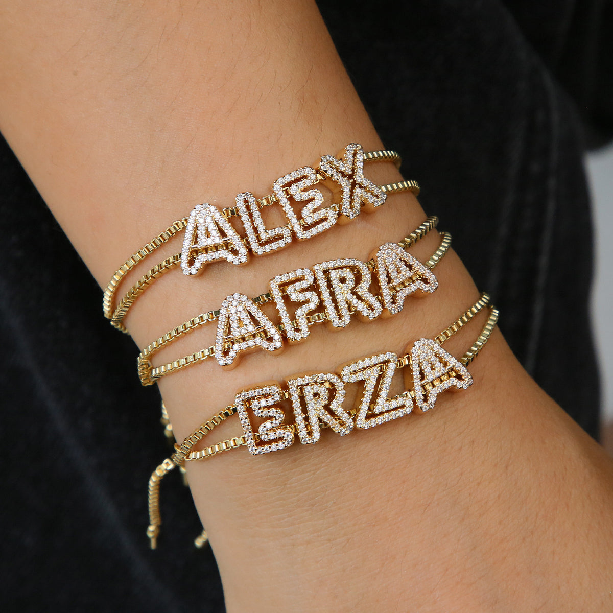 Personalisiertes Buchstaben-Armband – Bild 1 | LuxeStyle