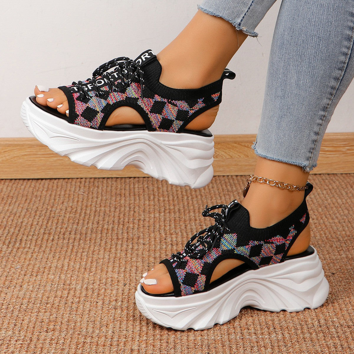 Sportliche Mesh-Sandalen mit mittlerem Absatz – Bild 7 | LuxeStyle