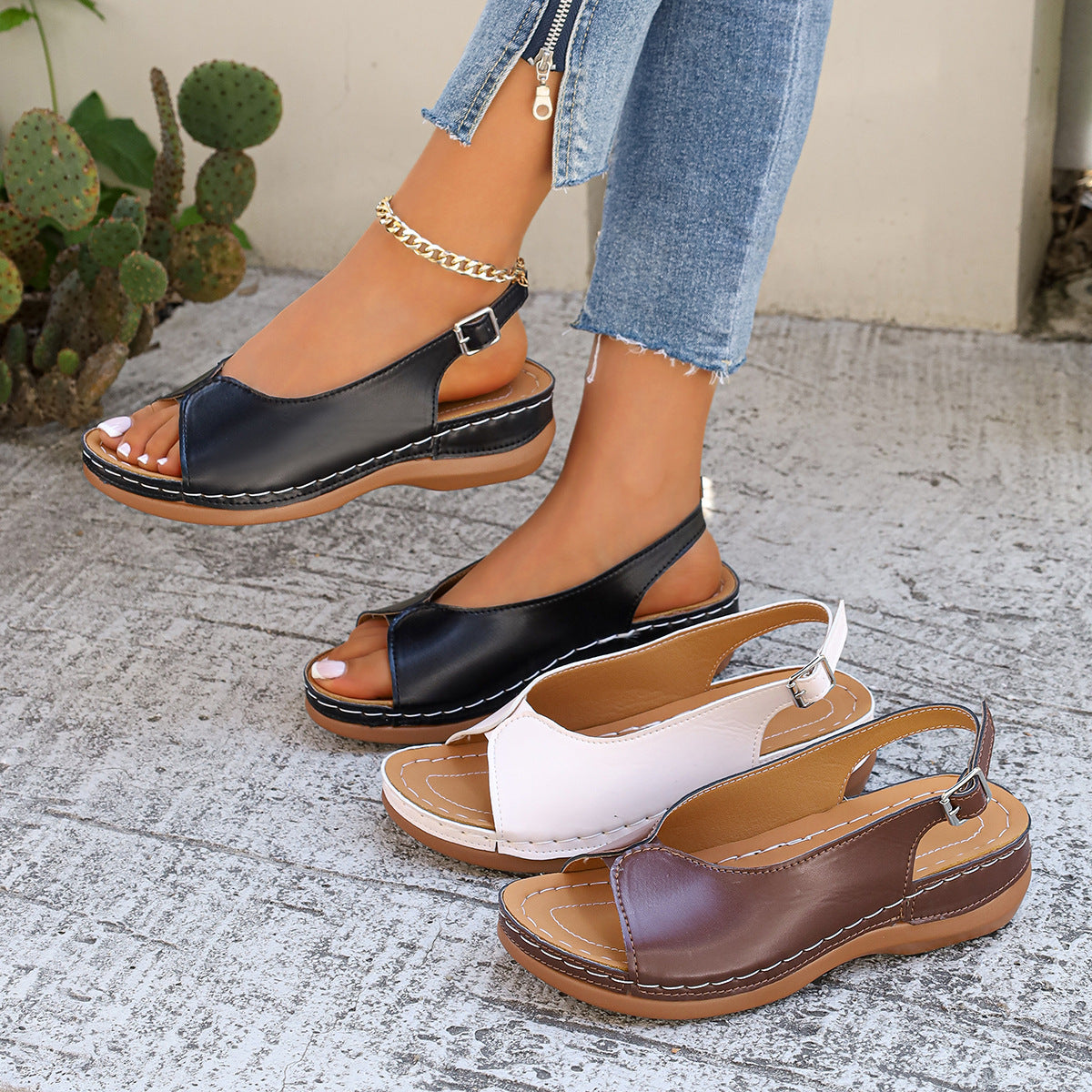 Keile-Sandalen im Römer-Stil mit Klettverschluss