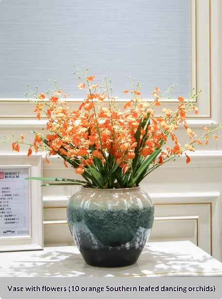 Keramikvase mit Kunstblumen und Dekoration – Bild 15 | LuxeStyle