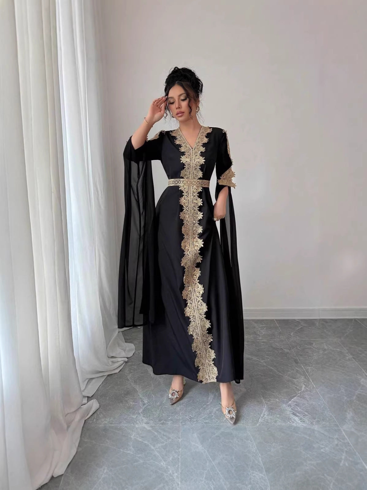 Besticktes V-Ausschnitt Maxikleid