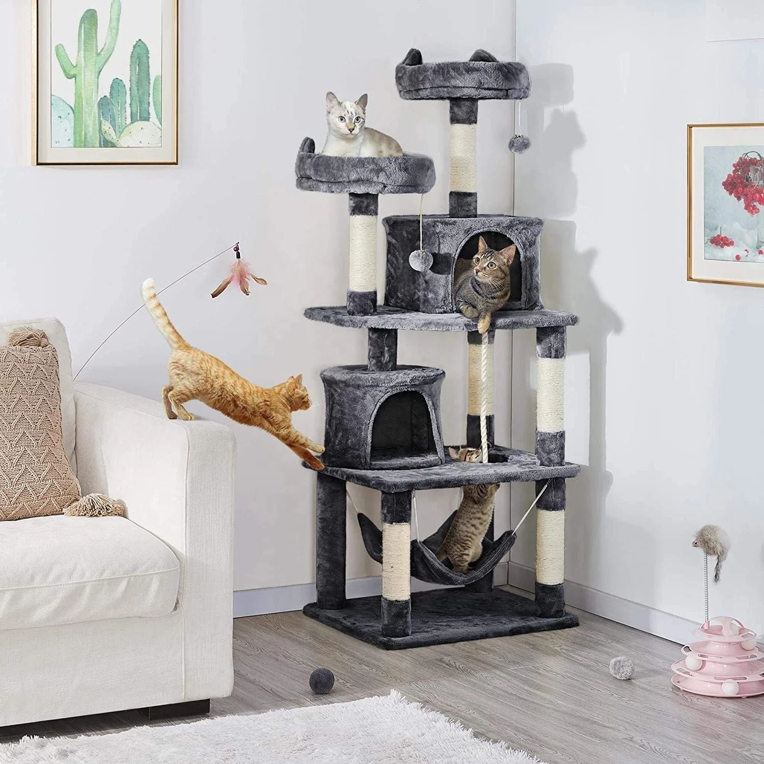 Vertikaler Katzenbaum mit integriertem Bett