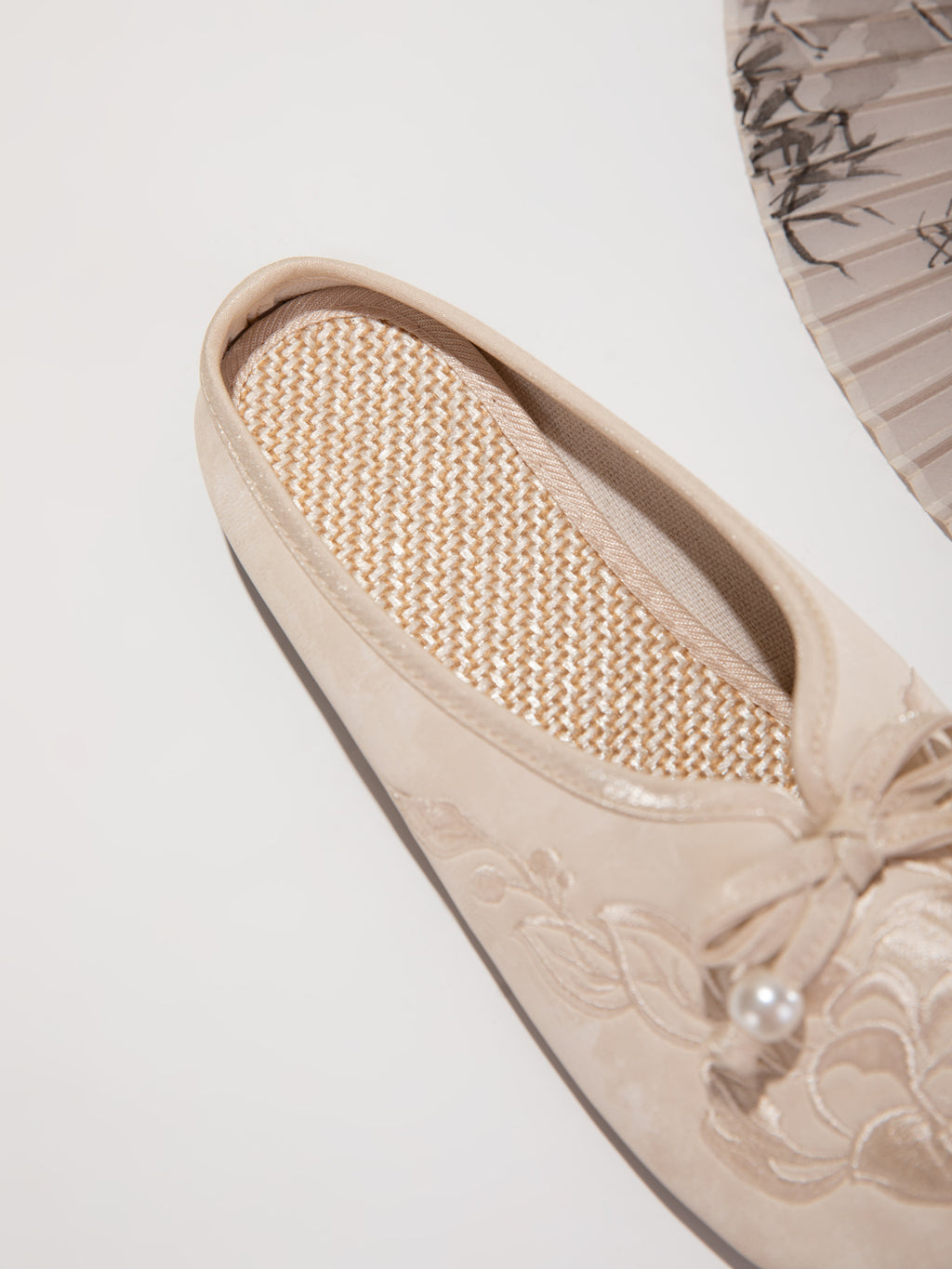 Bestickte Mules – Beige, elegant & bequem