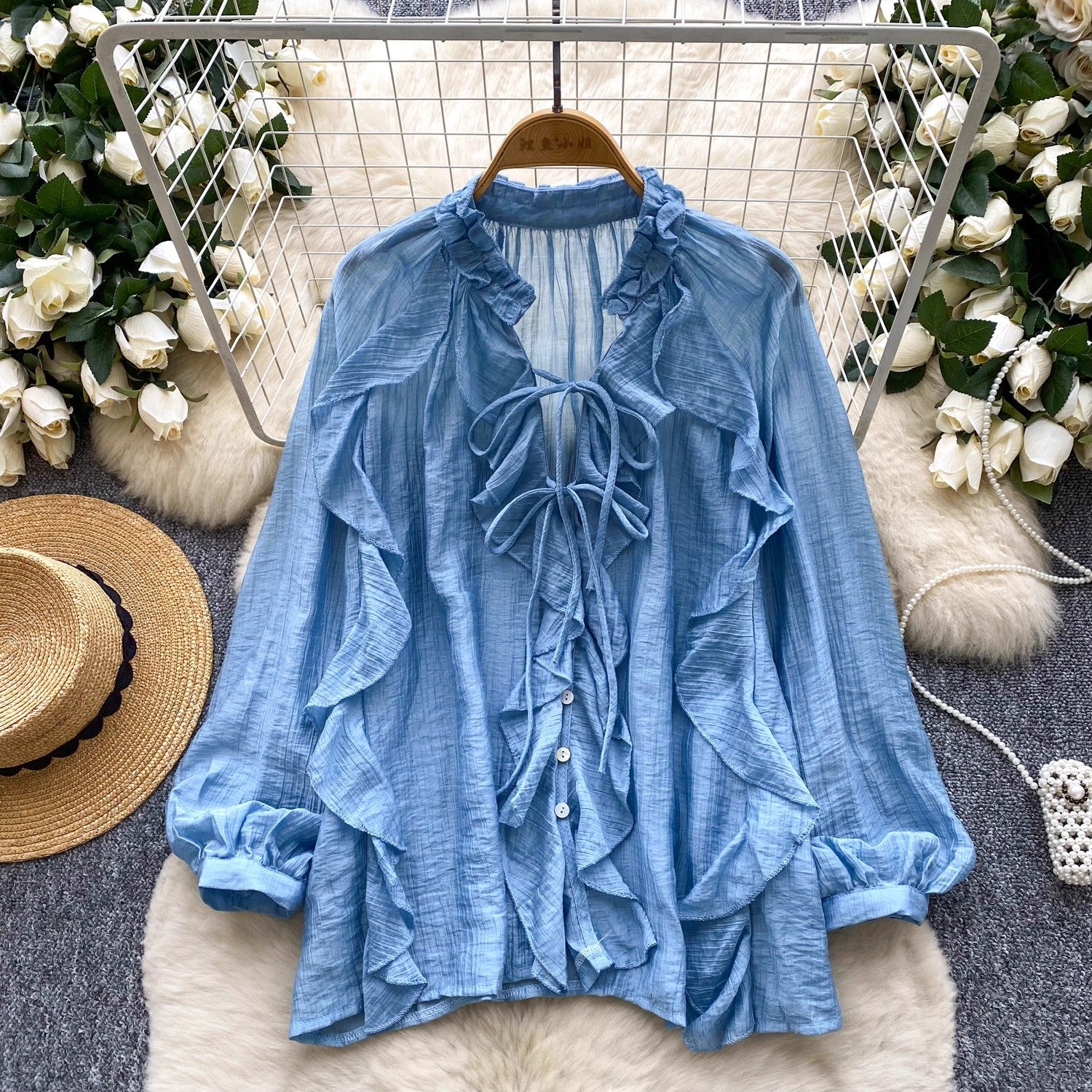 Elegante V-Neck Bluse mit Rüschen & Laternenärmeln