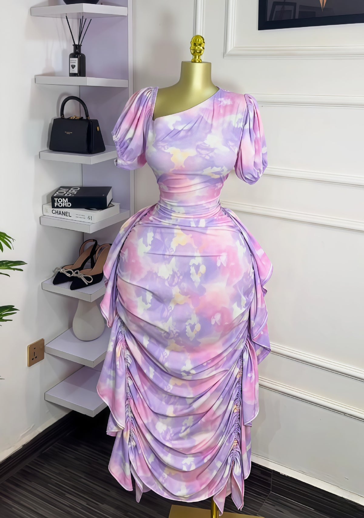 Lila Bodycon Kleid mit Puffärmel und Rüschensaum – Bild 5 | LuxeStyle